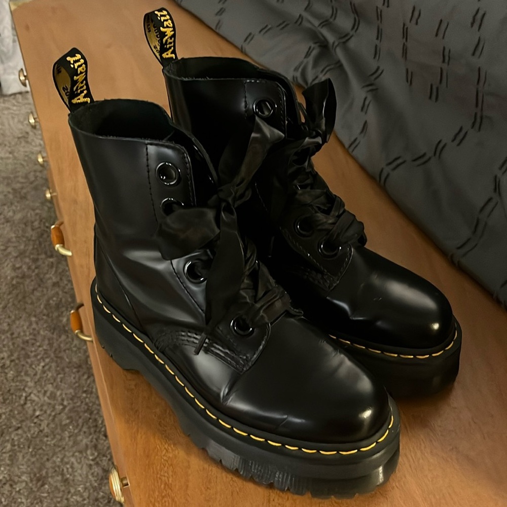 Dr. Martens Women's Molly Platform Boots - US 8